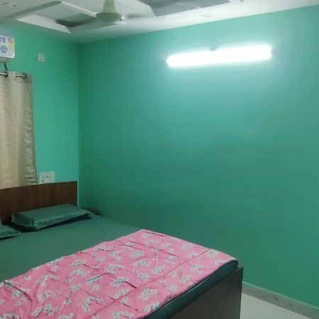 Ruhithahomestay- Ac Rooms-Free Wifi- Android Tv - Near To Alipiri- Door Service Tirupati Exteriör bild